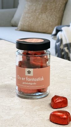 106011057 Hjertesjokolade Fantastisk rød stort