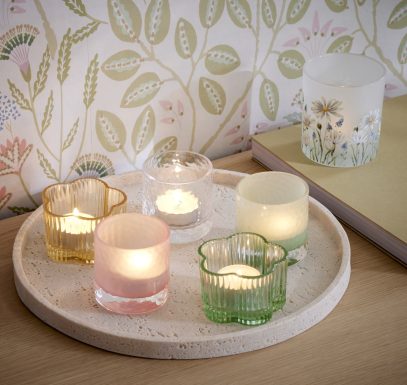 106015187 Hanna telysholder grønn 106015188 Hanna telysholder gul 106013984 Ariella telysholder 7 cm 106015084 Ariella telysholder rosa 106014234 Steinar dekorfat 30 cm stort