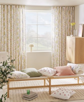 106015362 106015363 Jessie gardin 106015359 Jessie pynteputetrekk 106015358 Erle pynteputetrekk salviegrønn 106015434 Erlepynteputetrekk korall 106015360 Devi pynteputetrekk rosa stort