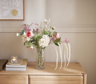 106015454 Peon stilkblomst 106015452 Dahlia stilkblomst rosa 106015455 Amaranthus stilkblomst hvit 106015314 Viola stilkblomst rosa 106015313 Lina stilkblomst lys rosa 106013983 Ariella vase 23 cm stort