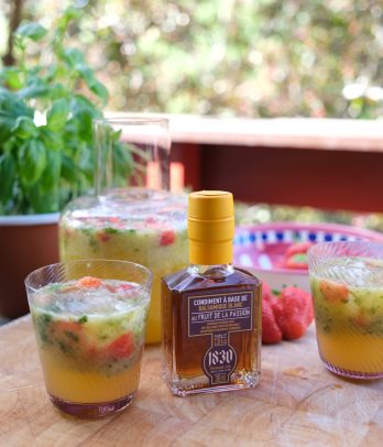 Sommerdrink med balsamico med pasjonsfrukt